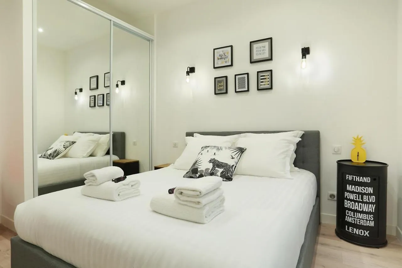 Apartment Pick A Flat Higher Marais Paris